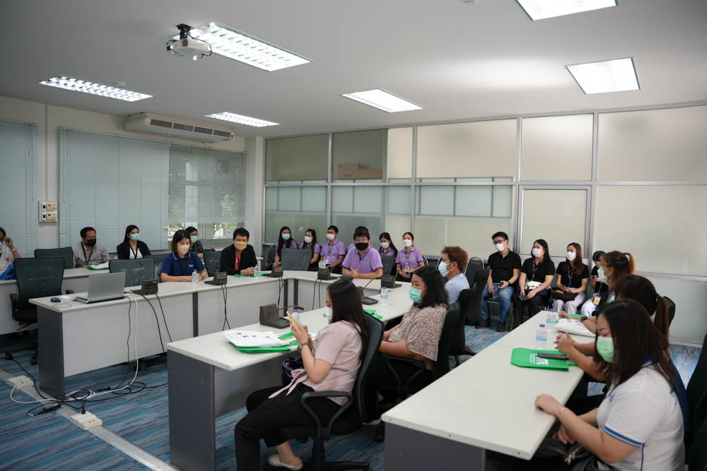 คณะมหาวิทยาลัยเครือข่ายอุทยานวิทยาศาสตร์ภูมิภาคเข้าเยี่ยมชมห้องปฏิบัติการวิเคราะห์อาหารและสิ่งแวดล้อม