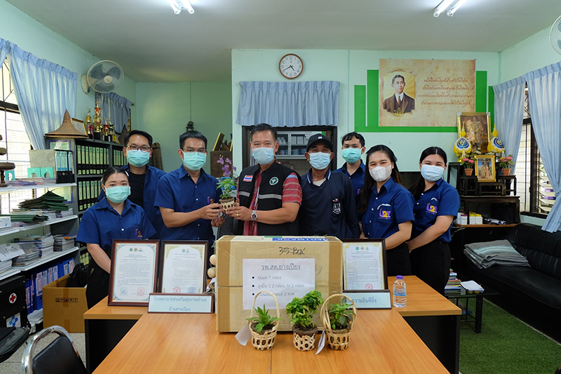 สถาบันวิจัยวิทยาศาสตร์สุขภาพ เข้าพื้นที่อำเภออมก๋อย จังหวัดเชียงใหม่ เพื่อขอความร่วมมือ วางแผนการดำเนินงาน และมอบอุปกรณ์ป้องกันเชื้อไวรัสโคโรนา 2019 แก่ชุมชน โรงเรียน และหน่วยงานในพื้นที่