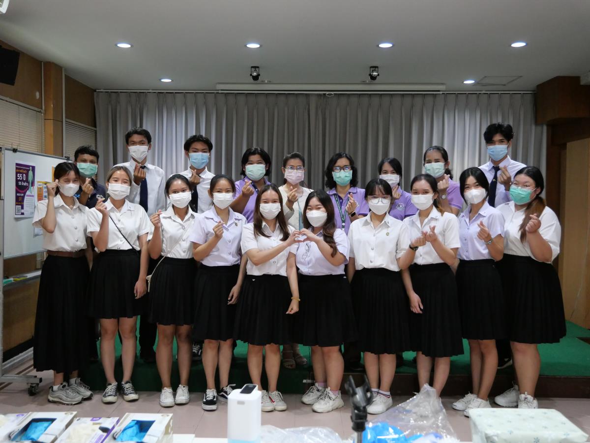 นศ. มหาวิทยาลัยราชภัฎเชียงใหม่ ดูงานด้านห้องปฏิบัติการทางชีวภาพ สถาบันวิจัยวิทยาศาสตร์สุขภาพ